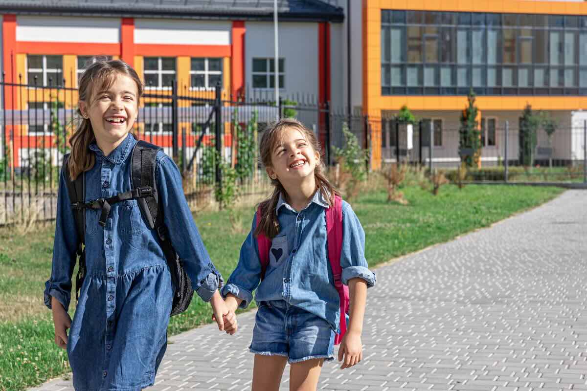 Allocation de rentrée scolaire 2025 : Nouveaux montants de l’aide de la CAF pour les familles