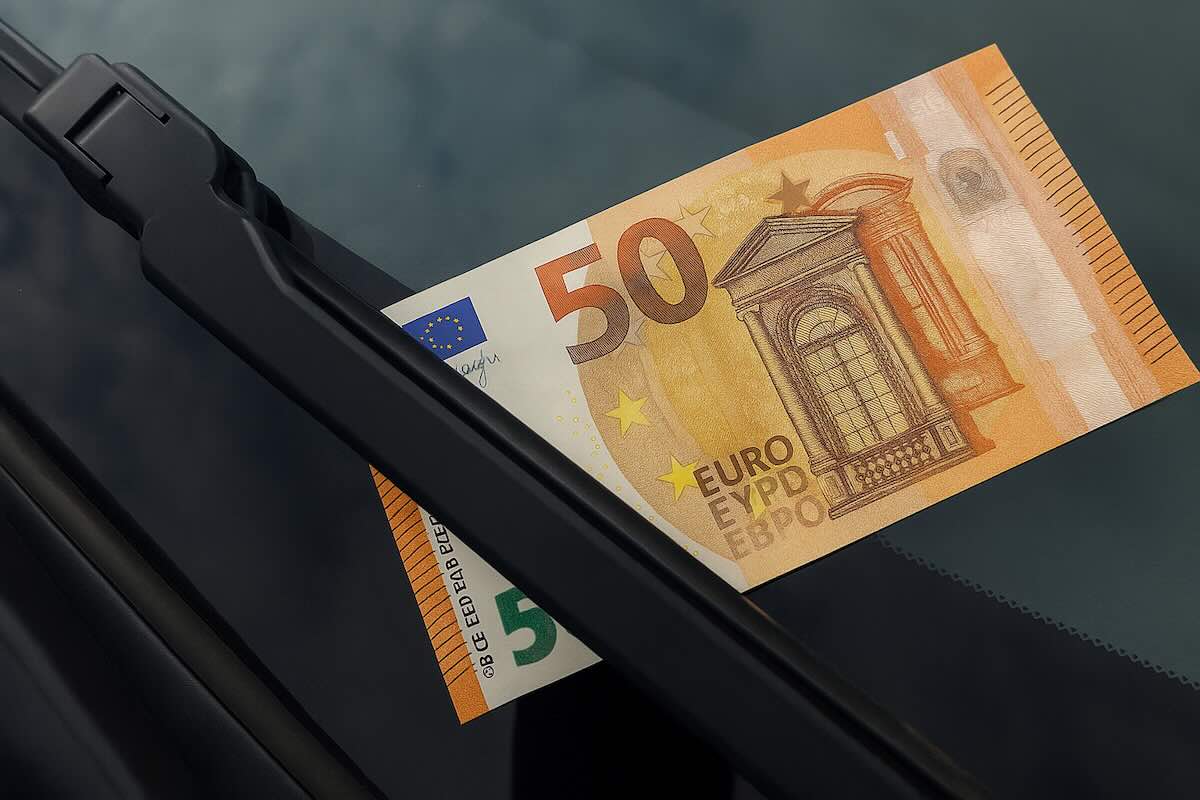 Automobilistes : si vous trouvez un billet de 50 € sur votre pare-brise