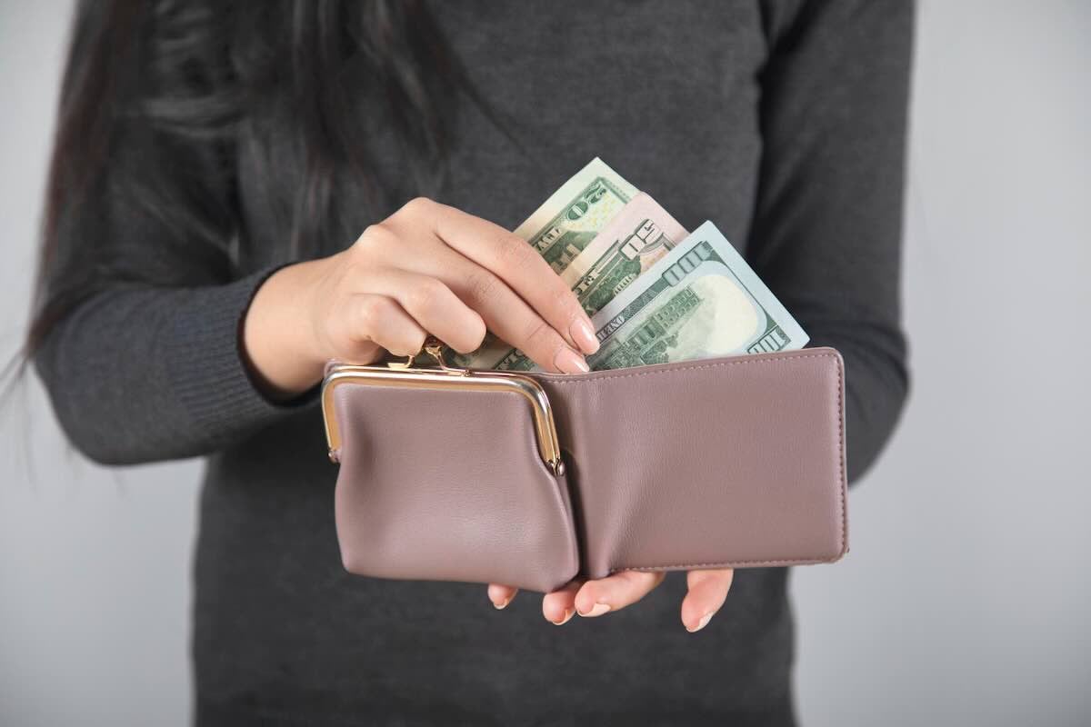 il faudra désormais déclarer aux impôts tous achats supérieurs à 1000 euros à partir de cette date, on démêle le vrai du faux