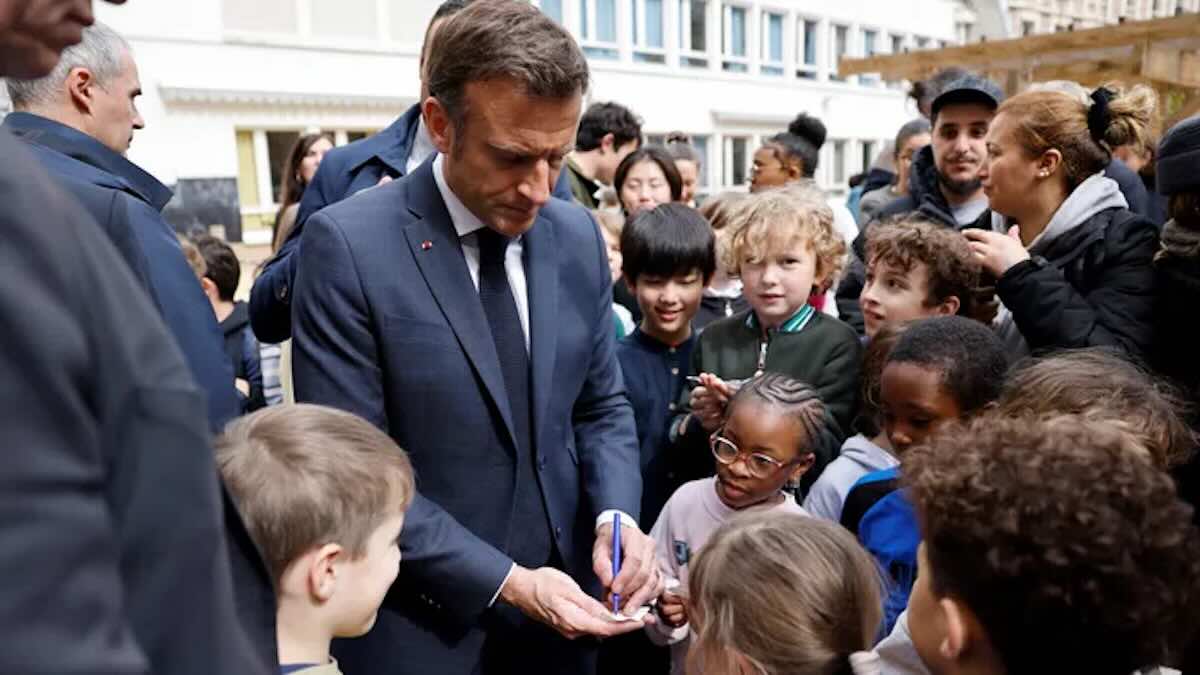 C’est officiel : Emmanuel Macron veut revoir les vacances et alléger les journées d’école