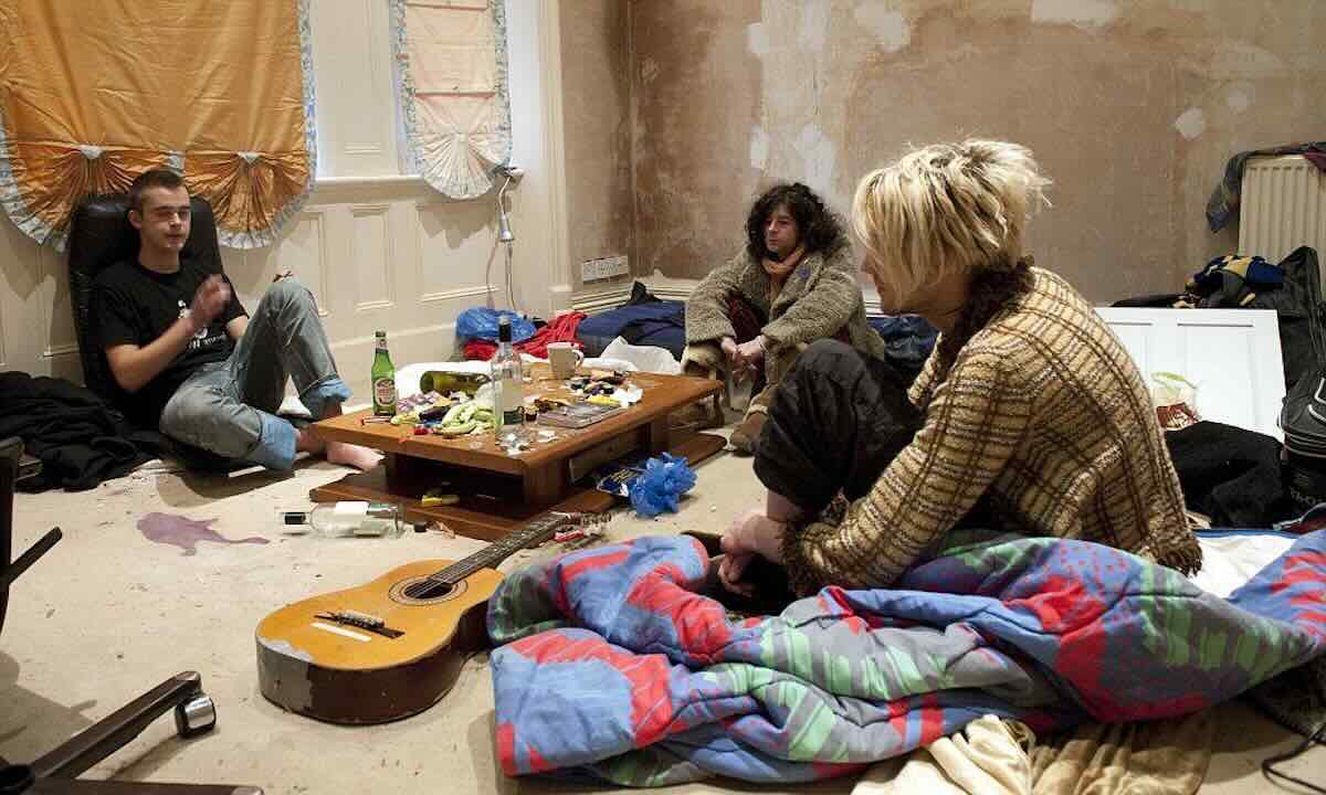 Un propriétaire face aux squatteurs : une histoire hallucinante qui fait débat